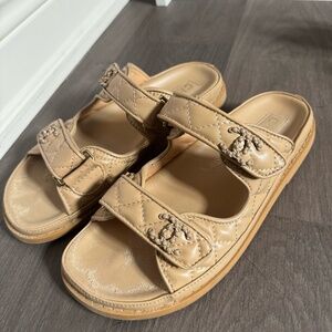 sandal tan